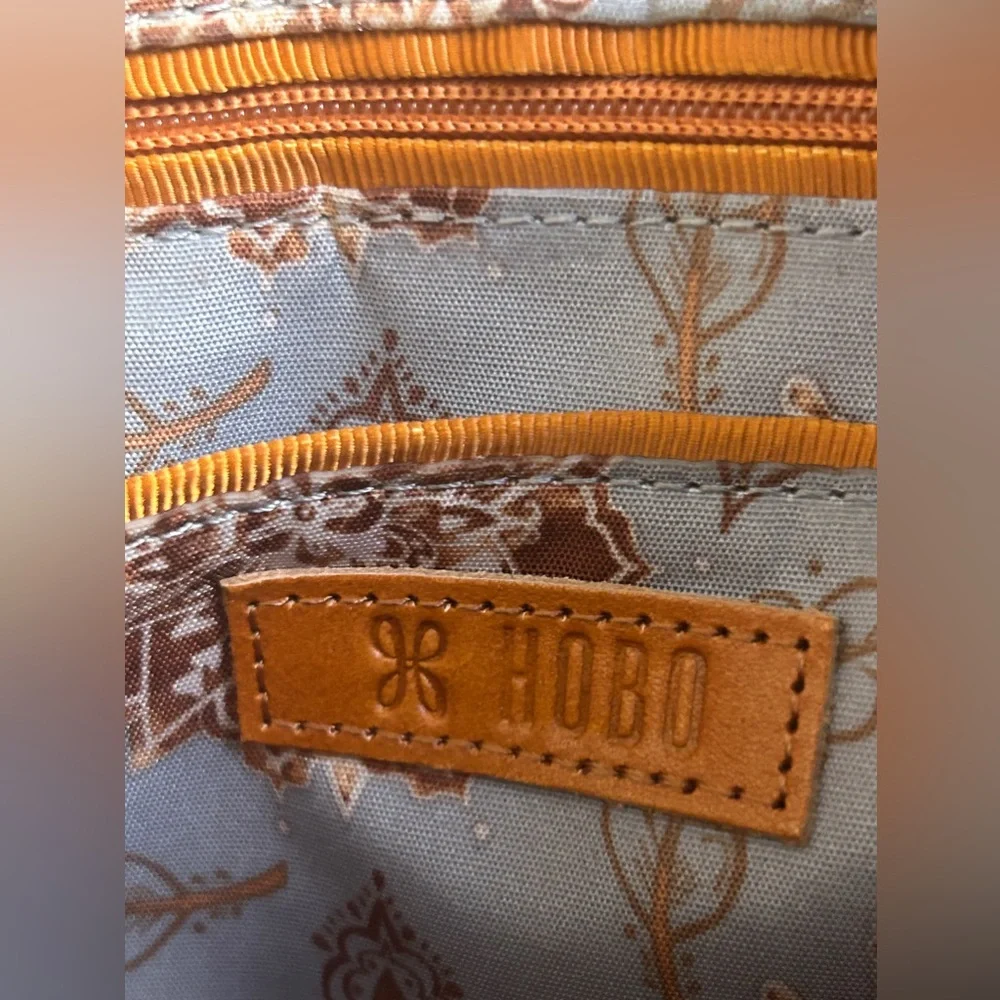 HOBO sleek wristlet